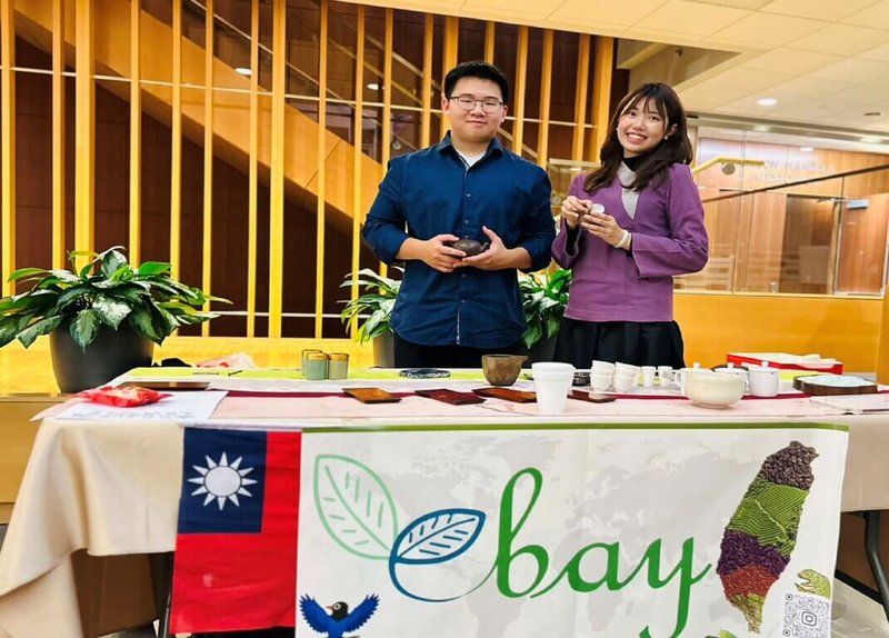 「天下茶航」團隊透過Young飛全球行動計畫支持，前往美國舉辦台灣茶文化與體驗活動，希望讓台灣茶被世界看見。（青年署提供）中央社記者許秩維傳真　115年1月28日