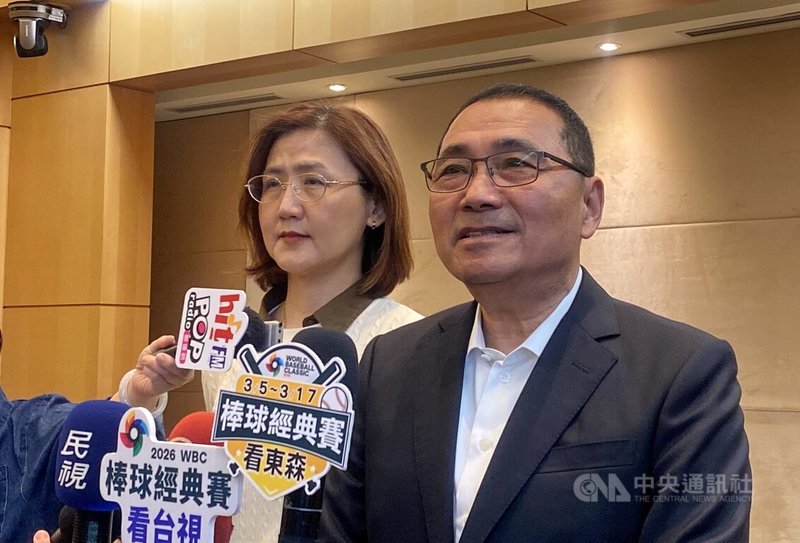 新北市長侯友宜（右）28日接受媒體聯訪，針對國民黨新北市長選舉人選表示，會按照既定的節奏，很清楚的往前邁進，能贏得市民的認同與肯定才是目標。中央社記者黃旭昇新北攝  115年1月28日