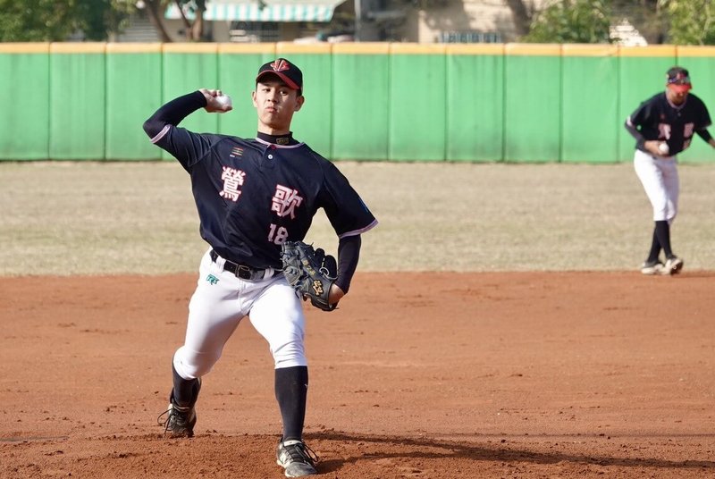 114學年度高中棒球聯賽（木棒組）第一階段賽程持續，鶯歌工商曾乙倫（圖）28日投出代表作，用65球完封好投率隊以4比0擊敗普門中學，將以分組第2名晉級第2階段。（學生棒球運動聯盟提供）中央社記者謝靜雯傳真　115年1月28日