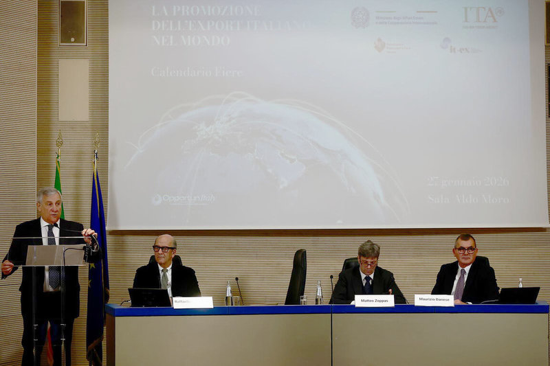 義大利外長塔加尼（圖左站立者）27日為「促進義大利外銷全球：2026年會展日程及義大利機構行動」活動揭幕，預告4、5月將至美國和中國舉行商務論壇。（義大利外交部提供）中央社記者黃雅詩羅馬傳真 115年1月28日