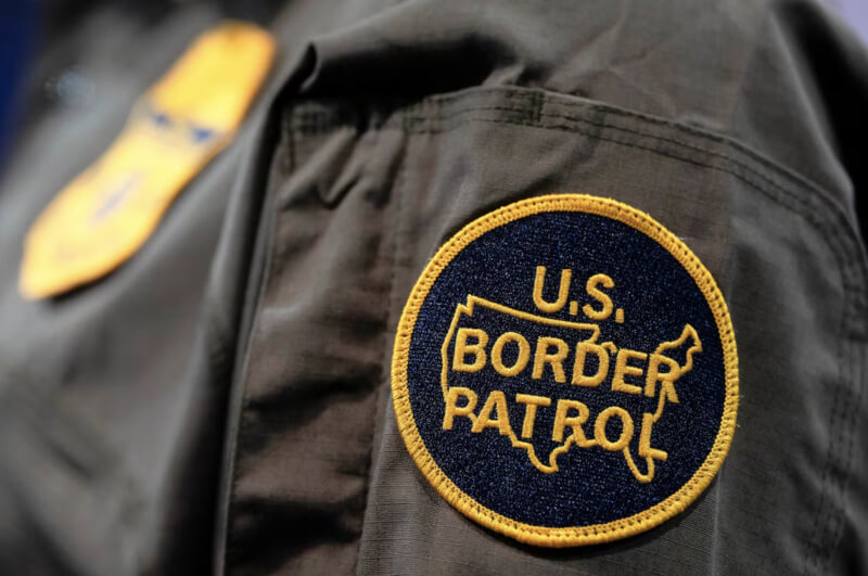 美國亞利桑那州27日傳出一起涉及美國邊境巡邏隊（USBP）的槍擊事件。圖為美國邊境巡邏隊臂章。（路透社）