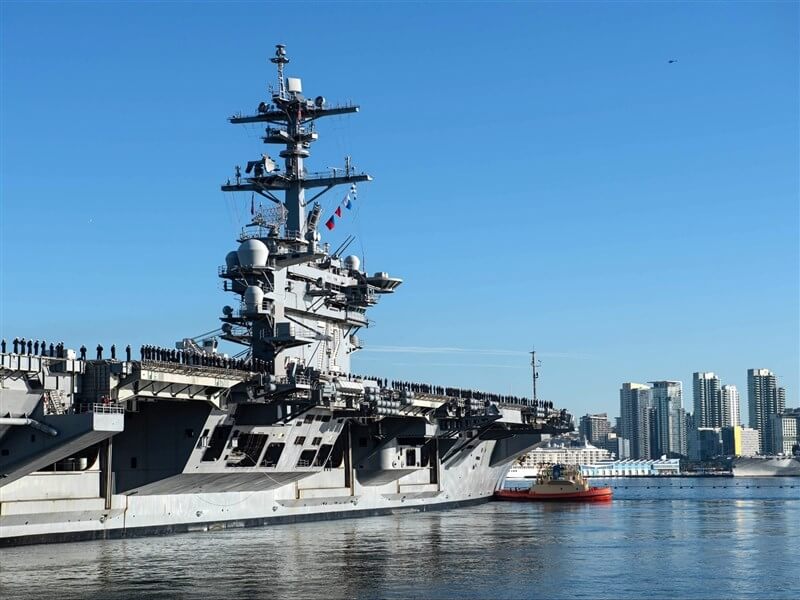 美國林肯號航空母艦。（圖取自facebook.com/USNavy）