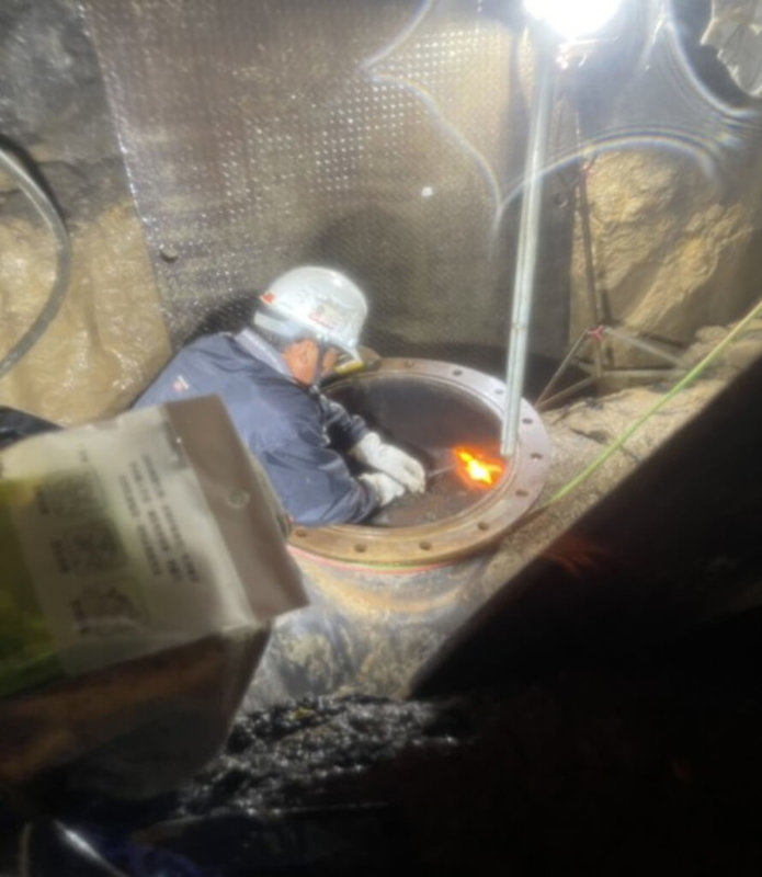 基隆市八堵路92號前輸水鋼管漏水，經台灣自來水公司第一區管理處漏夜搶修，28日上午8時完工。（台灣自來水公司第一區管理處提供）中央社記者王朝鈺傳真 115年1月28日