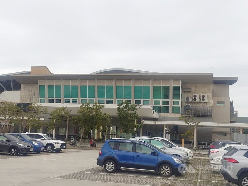 營運兩馬小三通的國籍航商南北海運宣布自2月15日起，入境南竿福澳港旅客，因配合民國114年新設的行李輸送帶運作，行李超額費用將調漲至20元，引發各界議論。圖為福澳港旅運大樓。中央社記者潘欣彤攝　115年1月29日