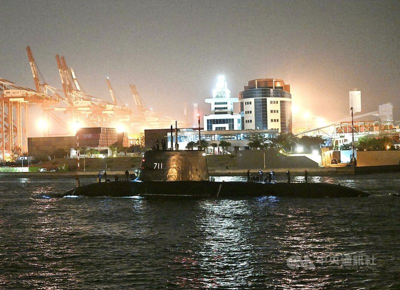 潛艦國造原型艦海鯤艦29日首度潛航測試，上午近11時駛出高雄港區至近海進行測試，晚間約6時30分返航入港。中央社記者董俊志攝　115年1月29日