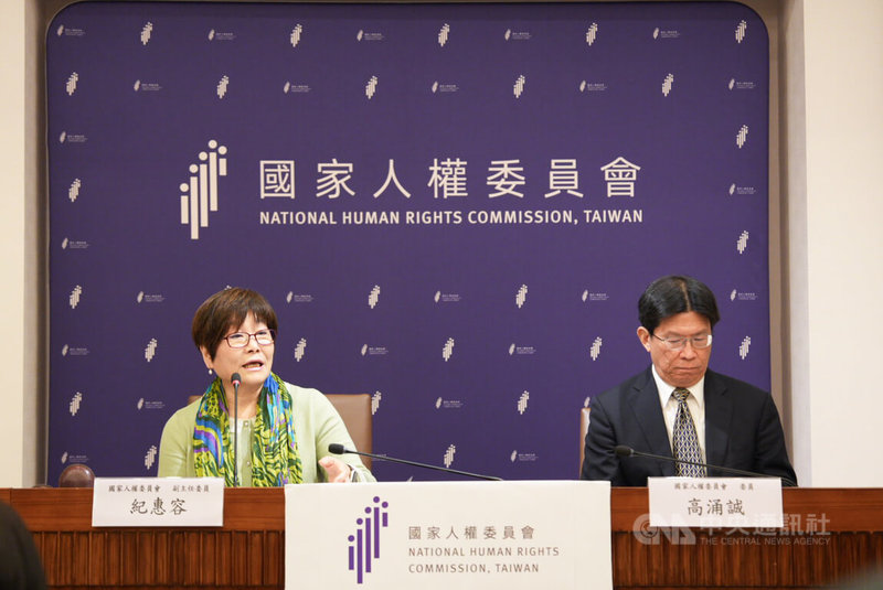 監察院國家人權委員會29日舉行消除對婦女一切形式歧視公約（CEDAW）第5次國家報告獨立評估意見發表會，副主委紀惠容（左）、監察委員高涌誠（右）出席。中央社記者游凱翔攝　115年1月29日