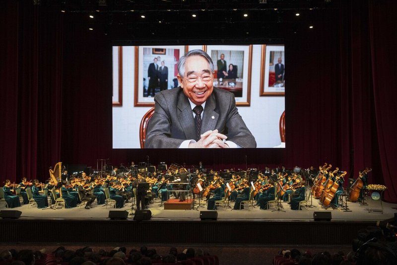 長榮集團創辦人張榮發辭世10週年，張榮發基金會28日晚間舉辦音樂會，由長榮交響樂團與知名女高音朱萬花、男高音林健吉共同演出。（長榮集團提供）中央社記者余曉涵傳真　115年1月29日