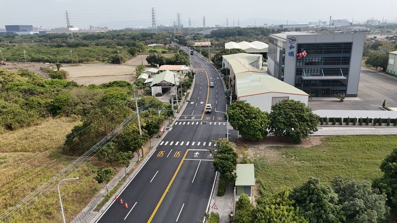 高雄市政府進行永安區保興二路的路面刨鋪工程，提高抗車轍及承載能力，近期完工。（高雄市工務局提供）中央社記者蔡孟妤傳真 115年1月29日