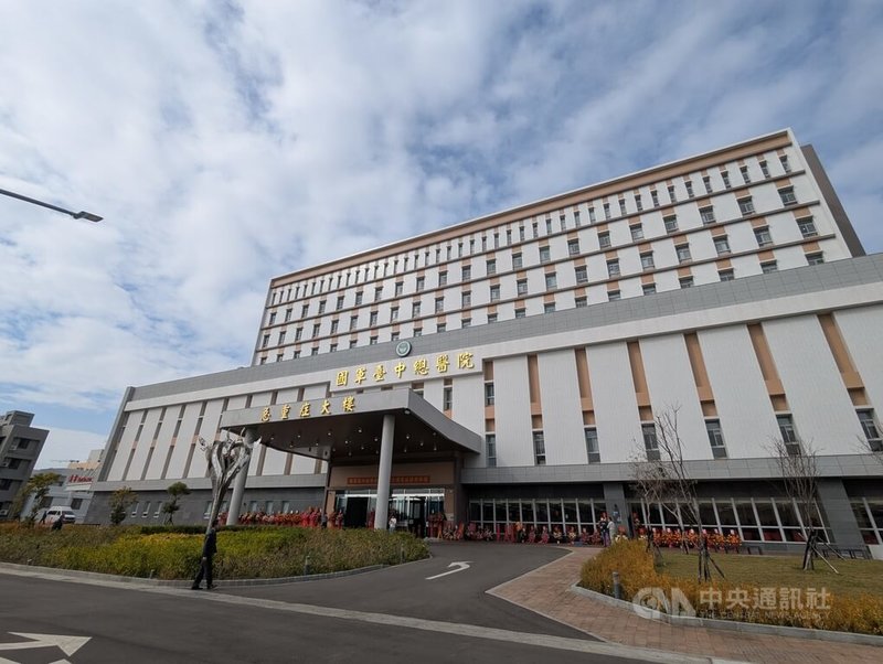 國軍台中總醫院30日舉行急重症大樓落成啟用典禮，院方表示，新大樓導入「模組化手術室」及智慧床邊服務系統等設施，期盼全面提升照護品質。中央社記者蘇木春攝　115年1月30日