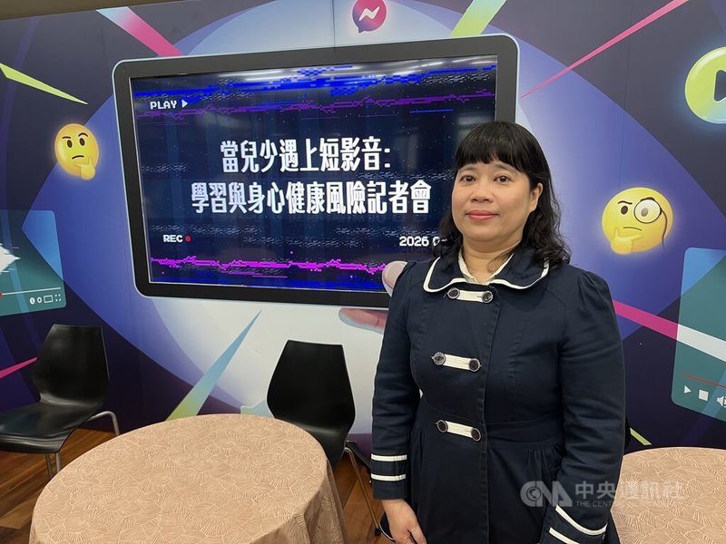 教育部30日舉辦記者會，邀請學者專家分享兒少短影音教養策略，桃園市南崁國中教師羅珮勻（圖）建議，可藉由討論、辯論，引導孩子跳出「小圈圈」，看到多元的立場和議題的複雜性。中央社記者陳至中台北攝　115年1月30日