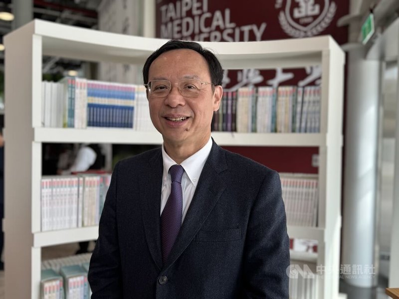 2026年至今全國已7個禽流感案場，衛生福利部長石崇良30日出席活動後接受媒體聯訪表示，防疫核心在於阻斷「禽傳人」路徑，受影響雞場產品已全數下架，呼籲民眾將禽肉、蛋類煮熟食用。中央社記者沈佩瑤攝　115年1月30日