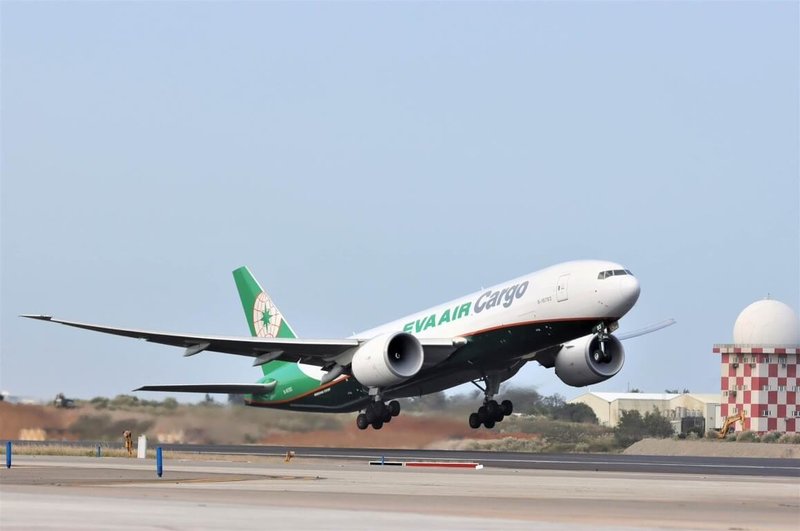 長榮航空股份有限公司30日表示，持續推進貨運數位轉型，1月成為國籍航空首家簽署加入國際航空運輸協會（IATA）「數位領導章程」成員，優化運輸服務流程。（長榮航空提供）中央社記者黃巧雯傳真　115年1月30日