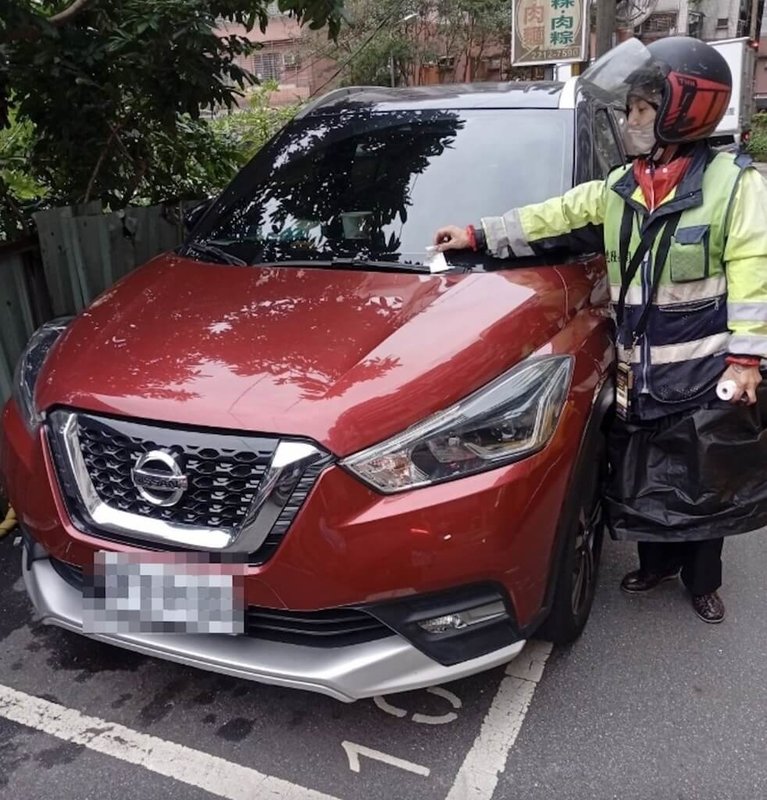 農曆春節即將到來，新北市交通局30日表示，春節9天連假期間，新北路邊汽機車平日收費停車格皆暫停收費，除夕、大年初一這2天則全面暫停收費。（新北市交通局提供）中央社記者曹亞沿傳真　115年1月30日