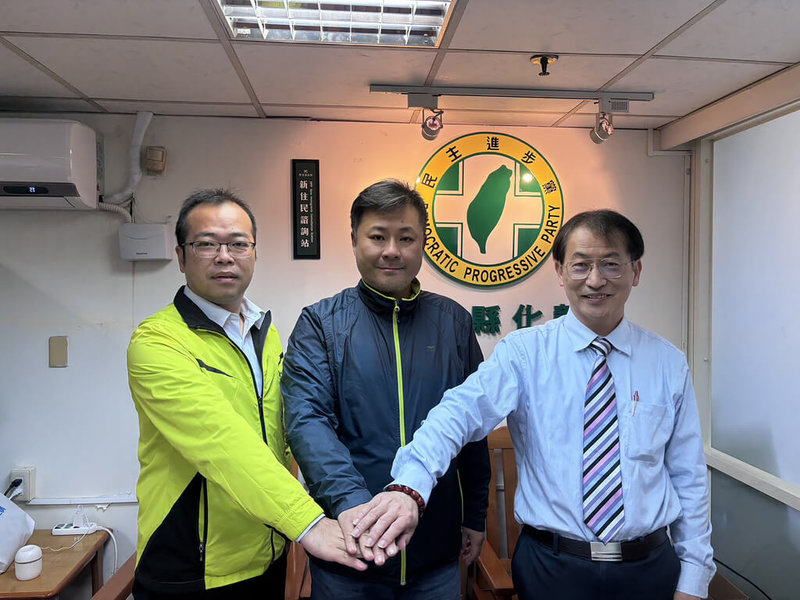 曾參選彰化縣花壇鄉長失利的葉繼元（左）及花壇鄉民代表許澤鈿（右）競逐民主進步黨花壇鄉長初選，民進黨彰化縣黨部31日公布民意調查由葉繼元出線。（民進黨彰化縣黨部提供）中央社記者鄭維真傳真 115年1月31日