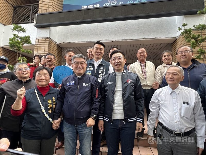 爭取國民黨台中市長提名的立法院副院長江啟臣（前右2）31日受訪表示，他的辦公室30日有詢問黨中央是否確定第2次協調時間，黨中央回應還沒有，所以2月6日協調的說法還未確定，將等中央通知。中央社記者郝雪卿攝　115年1月31日