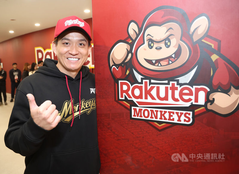 中職樂天桃猿隊31日在桃園舉行開訓儀式，公布首波談薪結果，捕手張閔勛於去年球季榮膺最佳9人獎項，表現備受肯定，與球團簽下兩年複數年合約，兩年月薪分別為新台幣32萬元與36萬元。中央社記者張新偉攝 115年1月31日