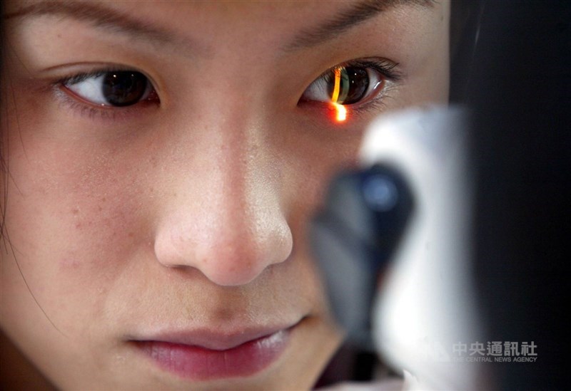 隱形眼鏡大廠晶碩2025年去年每股賺逾20元。 （中央社檔案照片）