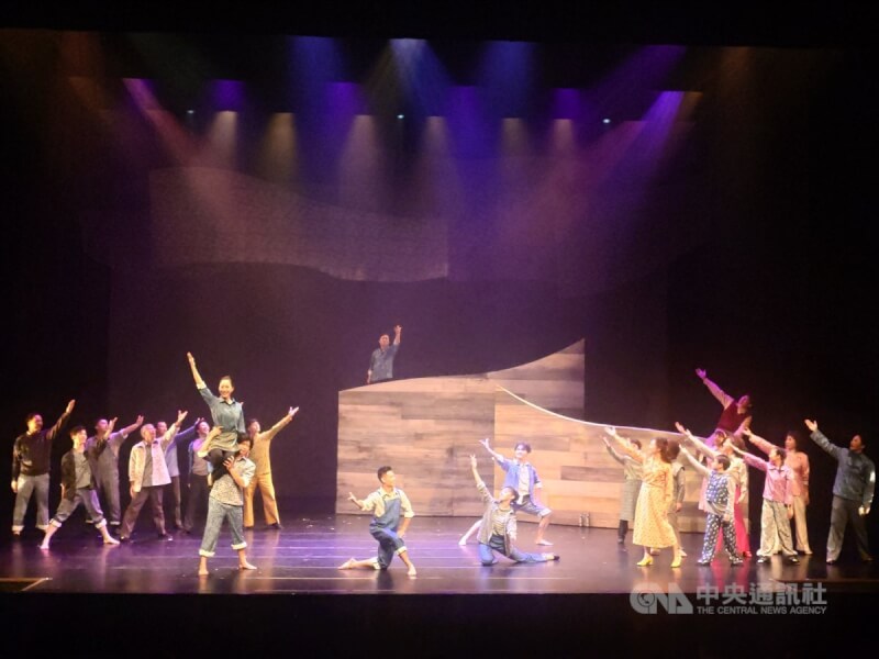 圖為連江縣政府製作音樂劇「馬祖心情記事」第7部「拍楸」，去年在馬祖南竿首演。（中央社檔案照片）