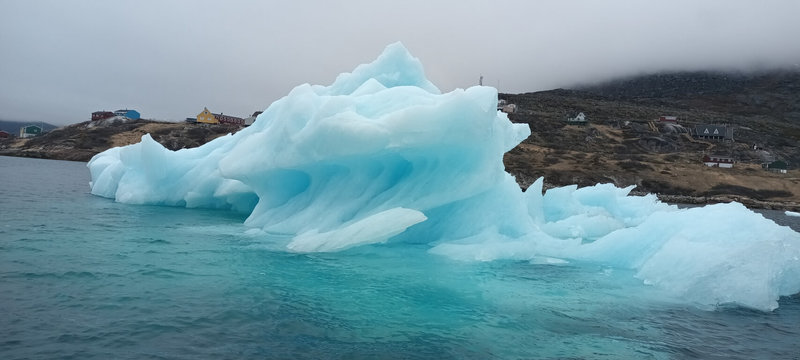 格陵蘭地處北極,內陸長年冰封,傳統上依靠狩獵、捕魚維生,人口不到6萬,在這樣的艱難環境生存極度依賴人與人的合作與社群網絡。圖為格陵蘭首都努克(Nuuk)外的海景。(格陵蘭作家林格提供)中央社記者辜泳秝斯德哥爾摩傳真 115年1月31日