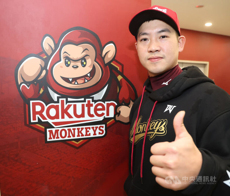 中職樂天桃猿隊31日在桃園青埔棒球場舉行開訓儀式，宣布新球季由野手梁家榮接任隊長，梁家榮透露為了致詞還特別上網搜尋、備妥小抄，盼扮演稱職溝通橋梁，也希望能幫助更多年輕球員。中央社記者張新偉攝 115年1月31日