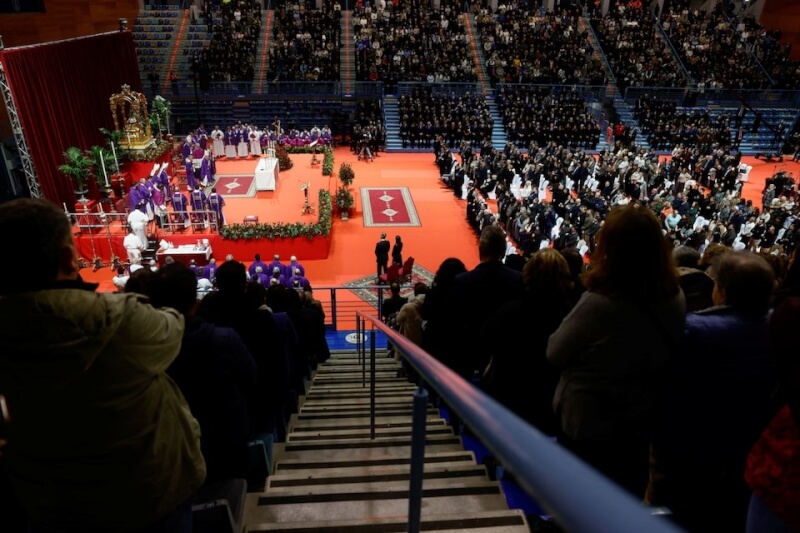 西班牙南部維爾瓦市29日為日前高鐵相撞事故的45名罹難者舉行喪禮。（路透社）