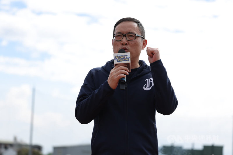 中華職棒中信兄弟隊開訓典禮2日上午在屏東舉行，領隊劉志威（圖）致詞說明休賽期的改變。中央社記者翁睿坤攝　115年2月2日