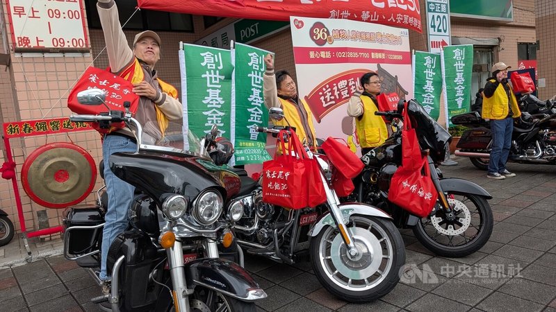 古代有汗血寶馬千里傳情,現代有哈雷鐵馬千里送愛。創世基金會2日表示,馬在古代是交通工具,重機則是現代交通工具,代表奔馳與行動力,因此與重機車隊合作「馬力全開」助弱勢過好年。中央社記者曾以寧攝 115年2月2日