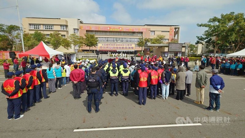嘉義縣2日舉行「2026台灣燈會」防災應變演練，動員350人員及警消車輛預先防範可能發生的緊急狀況。中央社記者蔡智明攝　115年2月2日