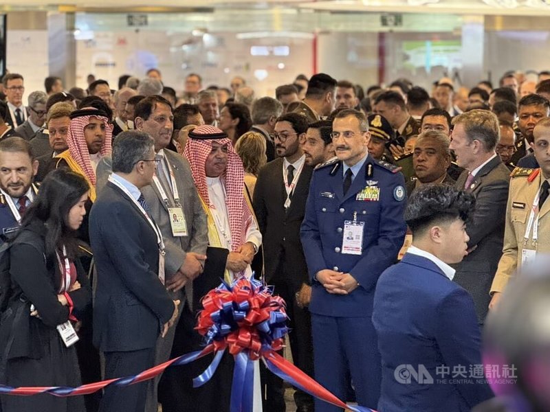 兩年一度的新加坡航空展於2月3日至8日在樟宜展覽中心舉行，各國軍方代表人員出席。中央社記者吳昇鴻新加坡攝　115年2月3日