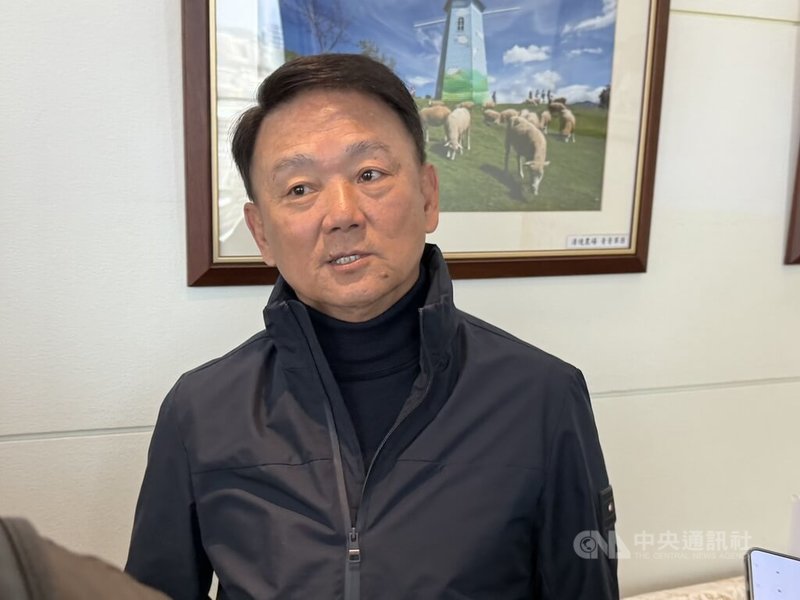 中華職棒台鋼雄鷹隊總教練洪一中（圖）3日出席活動接受媒體訪問，透露目前在世界棒球經典賽（WBC）台灣隊集訓的野手鄭宗哲、林家正上週有到雄鷹全新運動訓練基地「皇鷹學院」參觀。球員願意為國家效力，也勉勵他們繼續努力，讓台灣棒球再瘋狂一次。中央社記者謝靜雯攝　115年2月3日