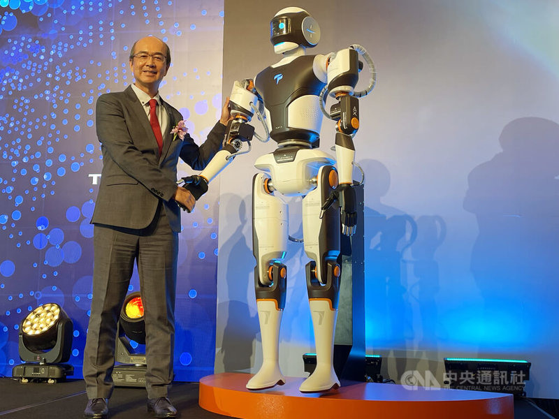 宇隆3日舉行概念型人形機器人發表會，展示自有品牌諧波減速機應用在人形機器人關節系統，宣示切入人形機器人與智慧製造供應鏈。圖為宇隆總經理蔡銘東。中央社記者鍾榮峰攝　115年2月3日