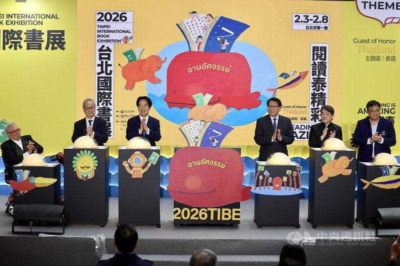 2026台北國際書展在台北世貿一館正式登場,今年主題國為泰國,盼透過主題國館傳遞豐富的泰國文化,總統賴清德(左3)與文化部長李遠(左2)3日為書展主持開幕典禮。中央社記者王飛華攝 115年2月3日