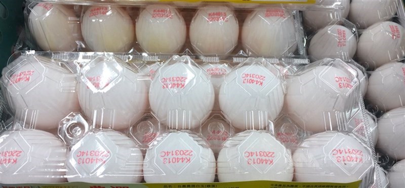 農業部預定7月1日起，針對具一定規模的連鎖餐飲店，限用洗選蛋，估計約有330家公司、逾1萬3000間連鎖門市納入管理。（中央社檔案照片）