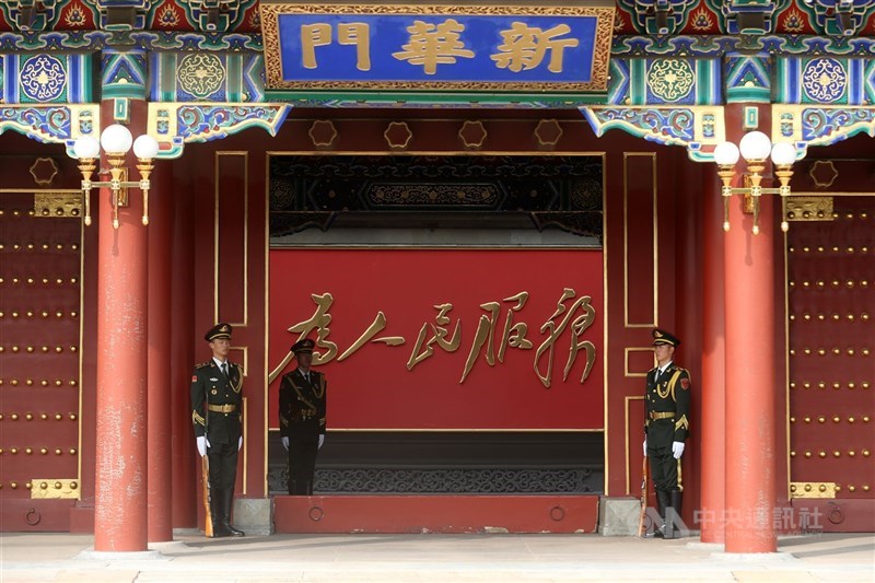 德國明鏡週刊記者法里恩（Georg Fahrion）日前發表長篇文章，直指自己派駐中國6年後，得出的結論是「中共這個政權穩如磐石」。除歸功於鎮壓和宣傳，也因為這個體制滿足了許多中國人的物質和感情需求，包括愛國熱情。（中央社檔案照片）