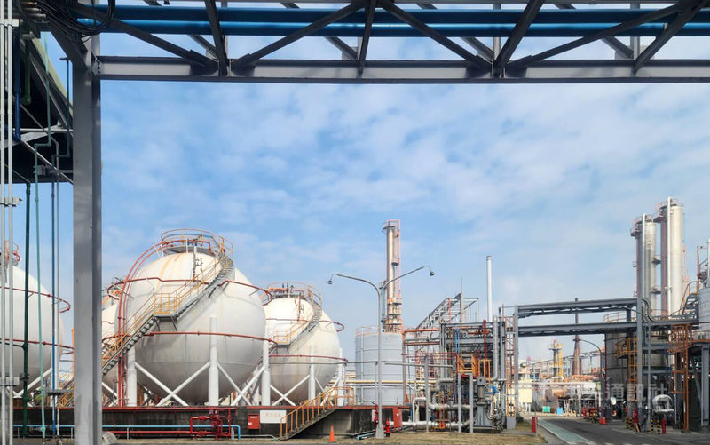 勞動部與高雄市勞工局進行林園石化廠春安聯檢，3日稽查共發現幾項主要缺失，包括防爆盒螺絲鬆脫、管線鏽蝕、液位計未正常顯示及設備未確實接地等。中央社記者洪學廣攝　115年2月3日