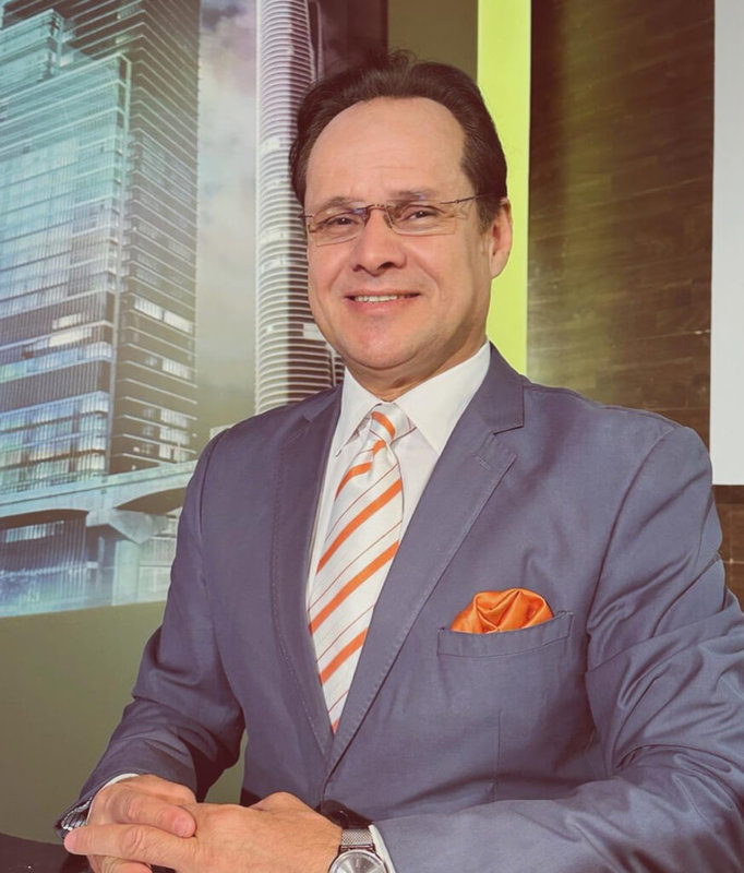 埃及政治評論專家法魯克2日接受中央社採訪時表示，川普雖暗示想緩和與伊朗的緊張關係，但他認為這場戰爭已在醞釀中。（法魯克提供）中央社記者施婉清開羅傳真　115年2月3日