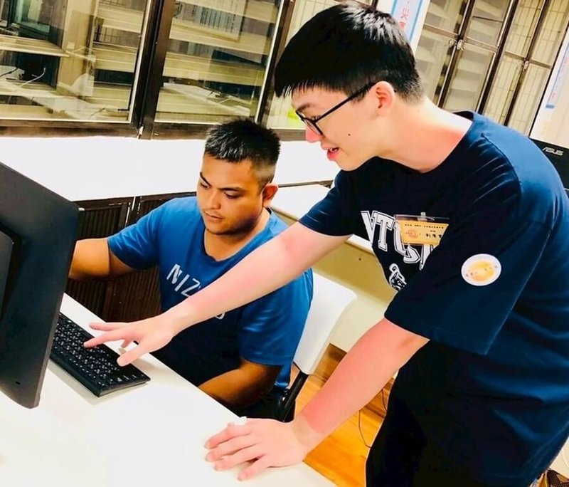 台灣科技大學助理教授胡家紋帶領台科大技優學生深入花蓮，教導高中生和進修部學員學習電腦繪圖與3D列印技術，實現偏鄉教育與社會服務。（台科大教務處提供）中央社記者許秩維傳真　115年2月3日