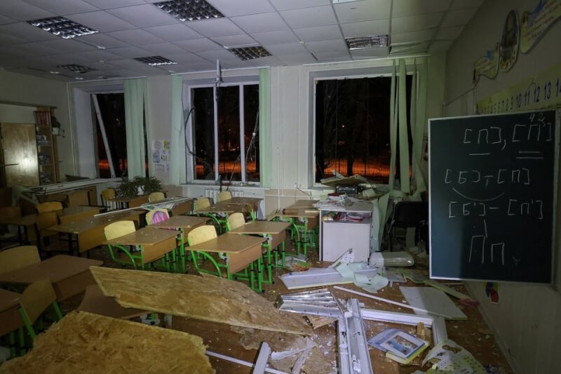 烏克蘭第二大城市哈爾科夫1月26日晚間遭俄羅斯攻擊，一所學校教室被擊中。（路透社）