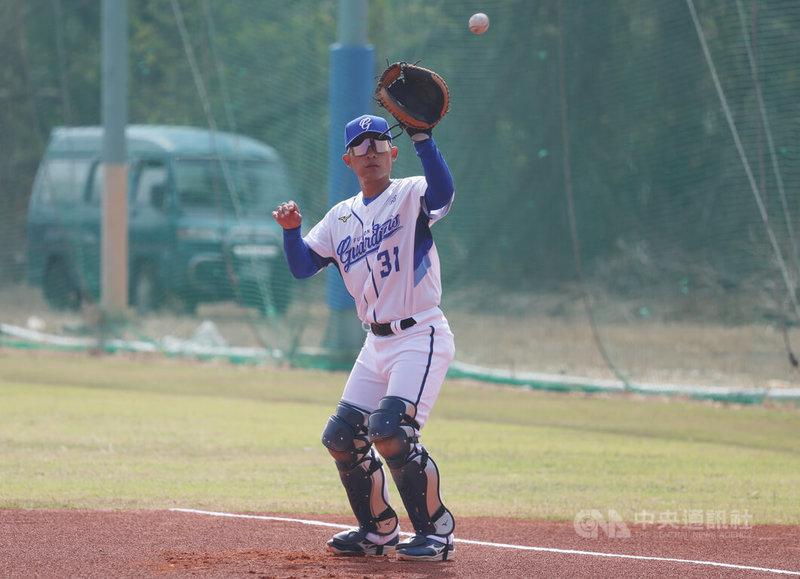 中華職棒富邦悍將隊從自由球員市場補強前統一獅隊捕手林岱安（圖），同為捕手的戴培峰4日開訓受訪笑說，自己將林岱安視為目標，「岱安是我的，是我要幹掉的。」中央社記者張新偉攝　115年2月4日