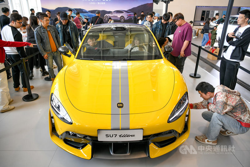 小米汽車去年2月推出號稱「地表最速四門量產車」SU7 Ultra（圖），進軍高端豪車市場。不料，這款電動超跑銷量慘跌，口碑翻車。小米汽車已於1月底悄悄解散專屬銷售團隊。（中新社資料照）中央社　115年2月4日