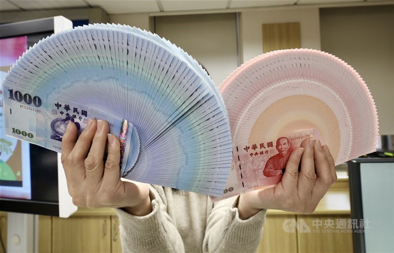 圖為央行公布春節前新鈔兌換時間。（中央社檔案照片）