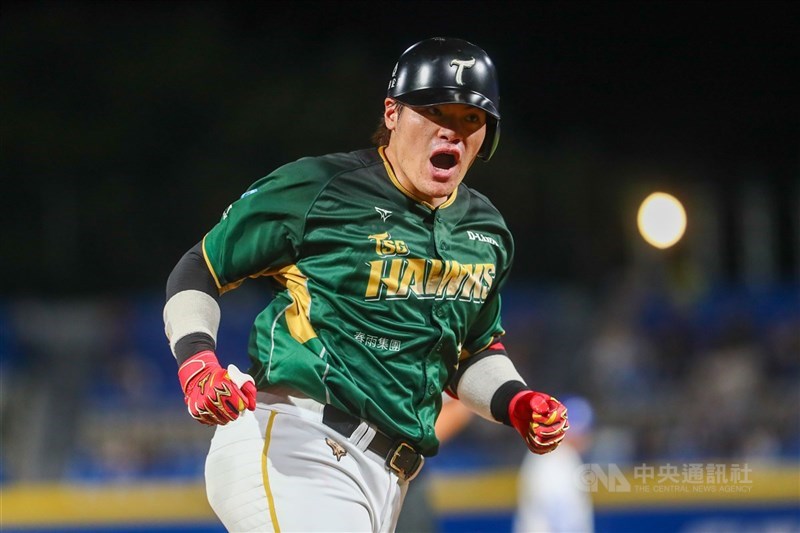 中華職棒台鋼雄鷹隊捕手張肇元（圖）將進行手肘韌帶重建手術。 （中央社檔案照片）