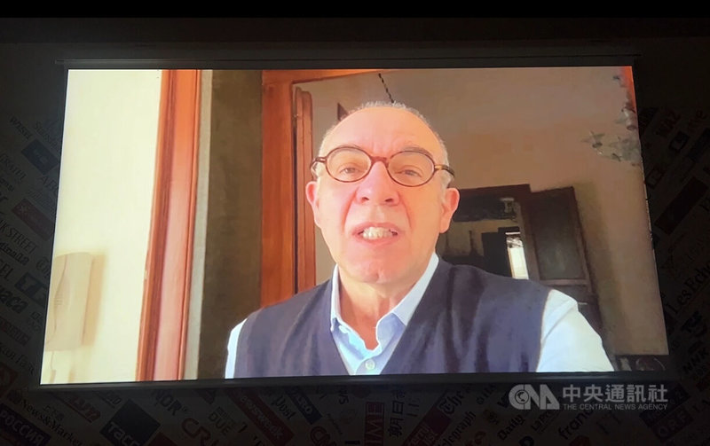 義大利名導演托納多雷（Giuseppe Tornatore）3日以錄影致詞方式，恭賀義大利頂級羊絨品牌創辦人庫奇內利（Brunello Cucinelli）的紀錄片在羅馬外媒協會放映。中央社記者黃雅詩羅馬攝 115年2月4日