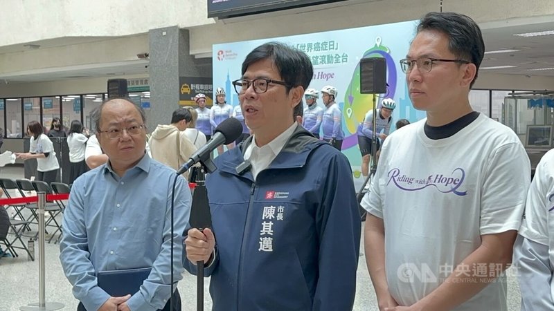 橋頭地檢署起訴「美濃大峽谷案」呂姓主嫌等12人。高雄市長陳其邁4日（中）說，將依法要求行為人將土地恢復原狀，若未清除將強制處分。中央社記者林巧璉攝　115年2月4日