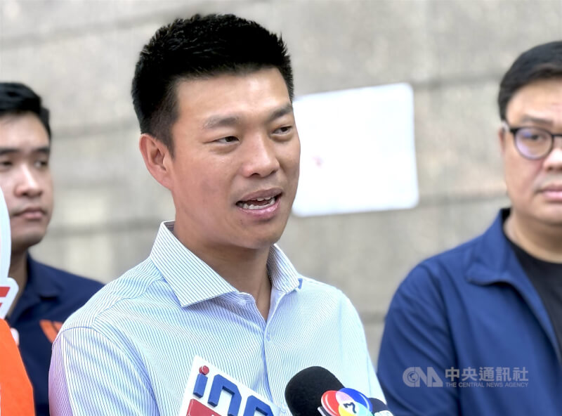 38歲的納塔彭代表人民黨角逐泰國總理大位，他畢業於朱拉隆功大學電腦工程學系，曾創辦軟體公司，過去擔任過兩屆眾議員。中央社記者李宗憲曼谷攝　115年2月4日