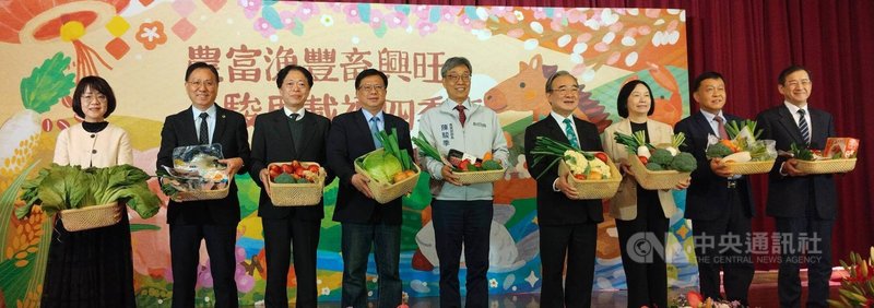 農業部4日舉行115年春節農產供應說明會，公布春節期間農漁畜供應量能，指出蔬果及漁畜產品供應量充足，且都較平日明顯提升，價格大致平穩。中央社記者汪淑芬攝　115年2月4日