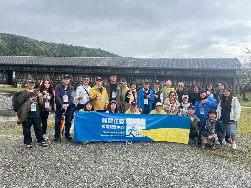 推動人權與轉型正義教育，教育部近日邀集高中職校長一同前往綠島踏查，親臨白色恐怖時期政治受難者曾遭關押、審訊的歷史場域。（教育部提供）中央社記者陳至中傳真　115年2月5日