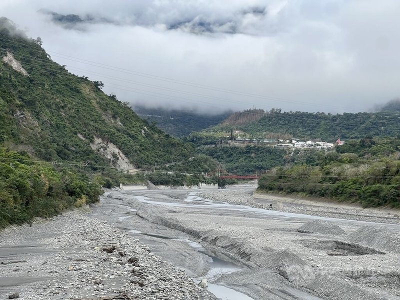 台9線花東縱谷安全景觀大道計畫台東端路線已大致定案，在鹿野段部分，將原永樂路線往西調整，至於跨越鹿鳴溪、打隧道至初鹿路線不變。中央社記者盧太城台東攝　115年2月5日