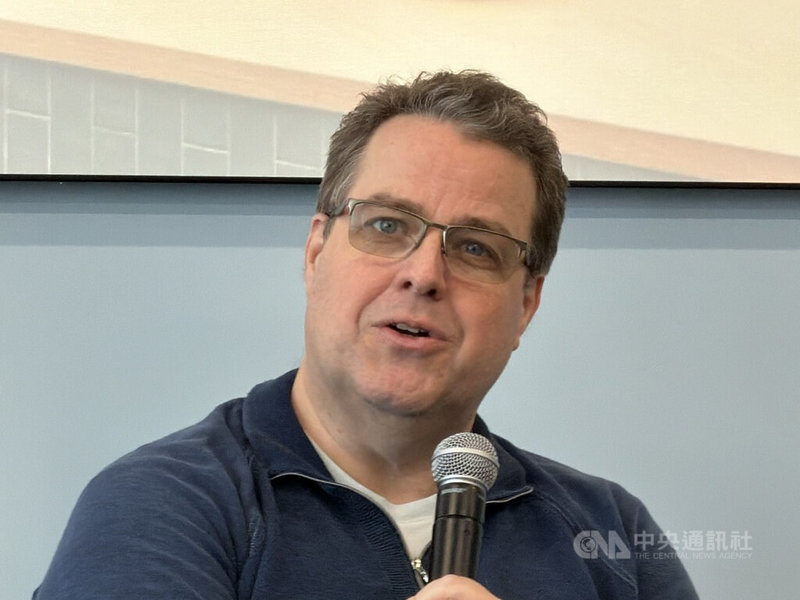 Google Android工程副總裁凱伊（Erik Kay）5日在Google板橋辦公室接受亞太區媒體採訪，2025年是以用戶驅動的人工智慧（AI）為主，但2026年裝置將開始變得更加「主動」（proactive），能預判情境並主動向用戶提供協助。中央社記者吳家豪攝　115年2月5日