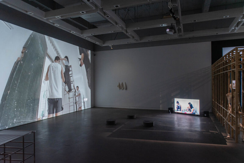 高雄市立美術館5日揭曉「2026高雄獎」獲獎名單，首獎得主楊傑懷作品「Working Holiday」以偽紀錄片形式探討勞動交換與歷史空間。（高美館提供）中央社記者林巧璉傳真　115年2月5日